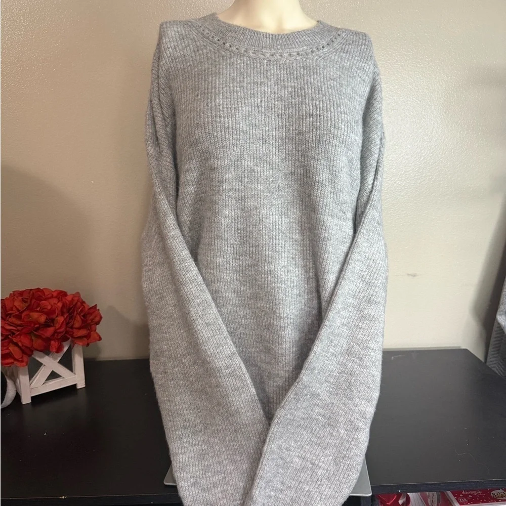 GAP Women's Gray Sweater - Picture 1 of 5